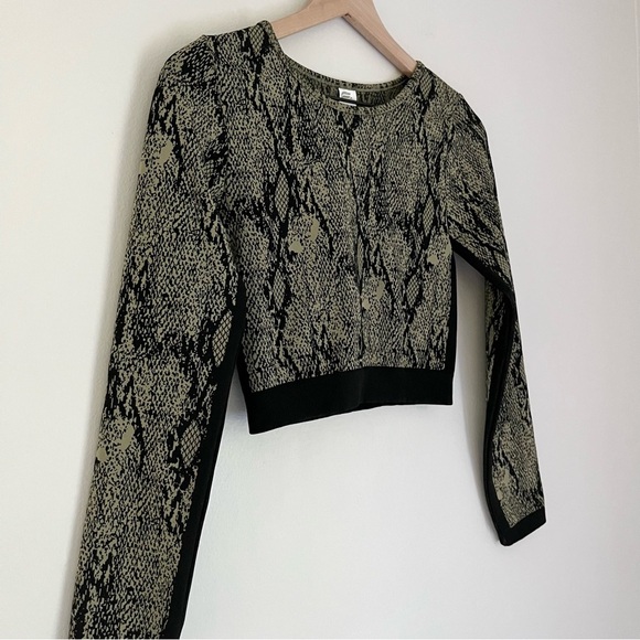 NWT Fabletics Kamila Snakeskin Seamless Athletic Top Green Black Size Medium - Picture 6 of 9